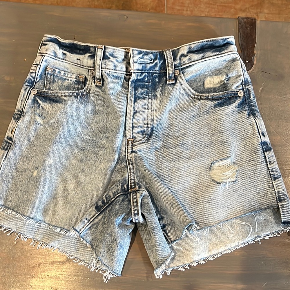 EXPRESS NWOT size 2 boyfriend Midi Mid rise Shorts size 00